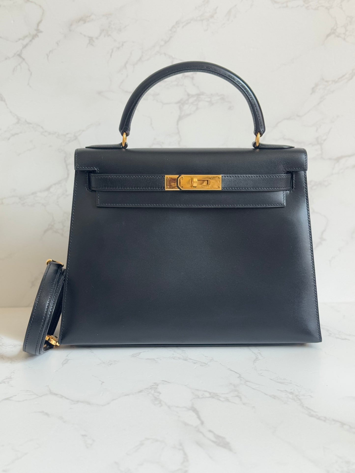 Hermes Black Box Leather Kelly 28 w/ Leather Strap Gold Hardware Stamp Circle A